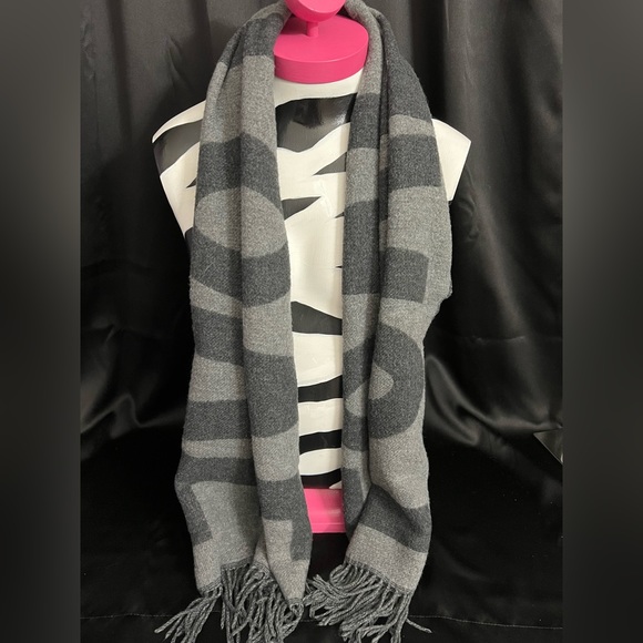 H&M Scarf and/or Wrap - Picture 3 of 7